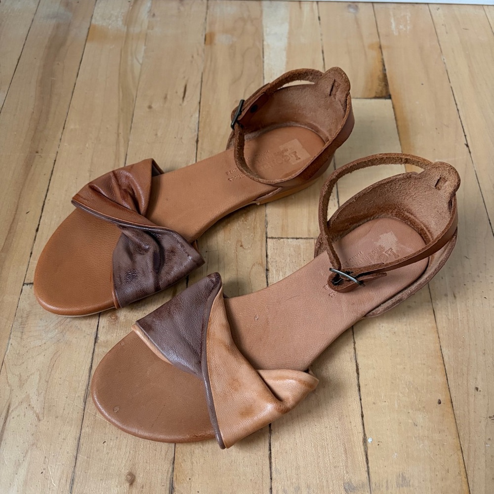 Leonardo Shoes Sandals Women’s Made In Italy Size 38 U.S- Size 7.5-8‎ NWOB